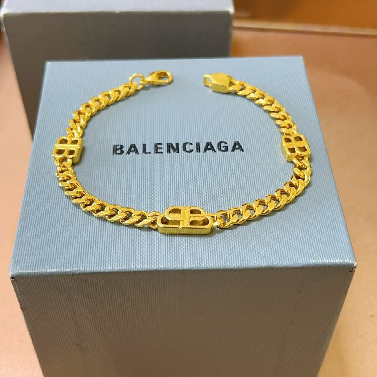 <p>Balenciaga 手链/项链</p>