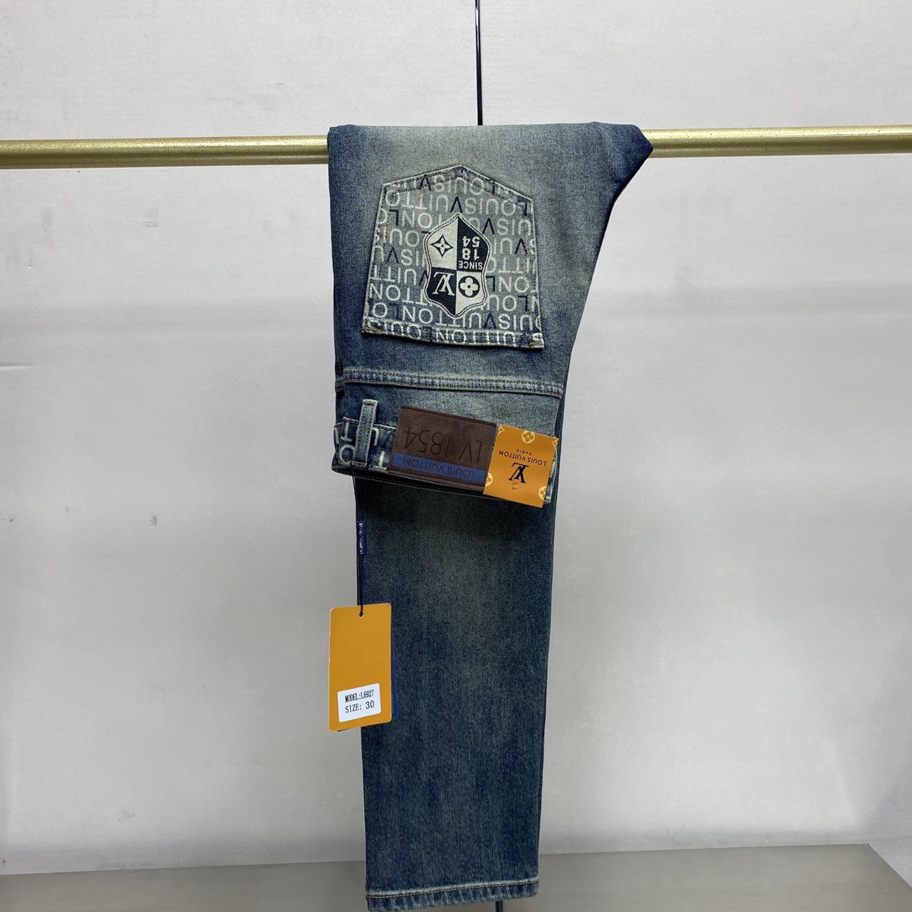 <p>LV 丹宁水洗牛仔裤(6927)</p>