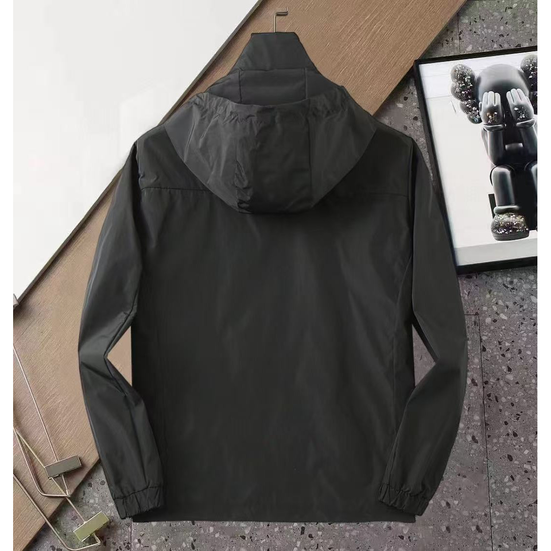 <p>MONCLER 男士夹克外套(黑)<br />
&nbsp;</p>