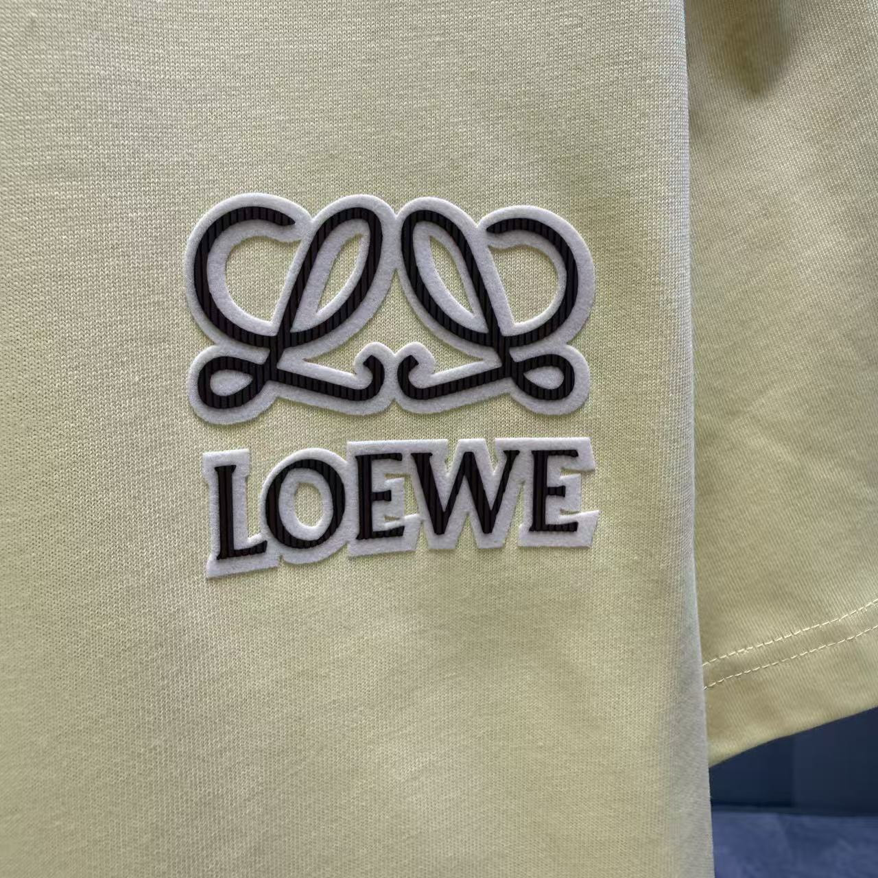 <p>LOEWE 短袖T恤(黃)</p>