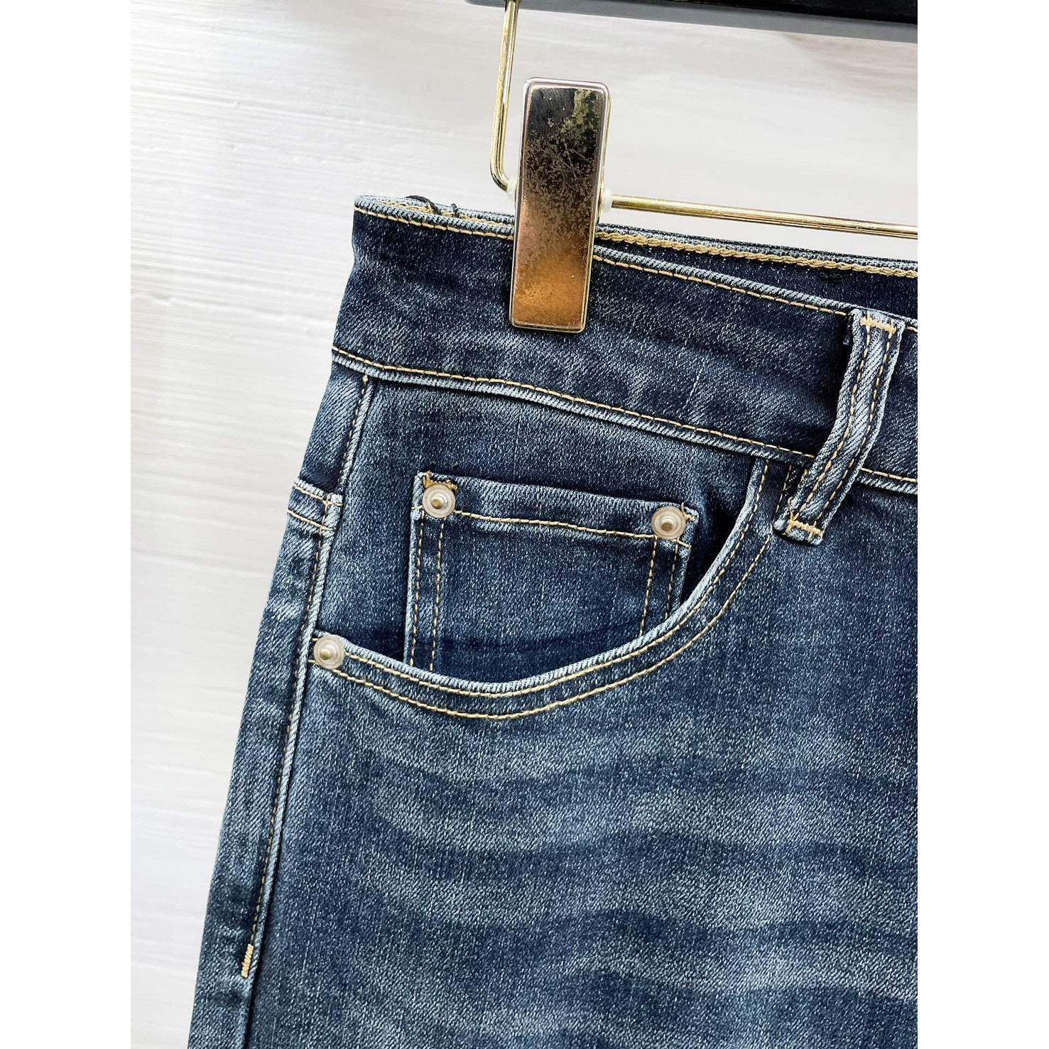 <p>D&amp;G&nbsp;高品质牛仔裤(藍)</p>