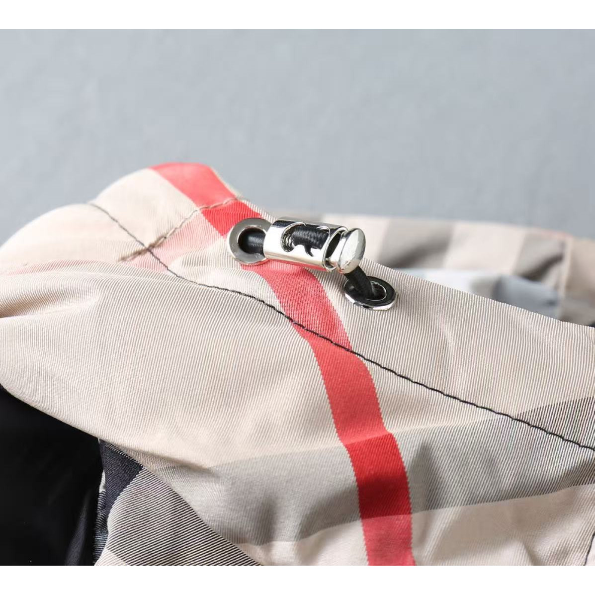 <p>BURBERRY 新款羽绒服(卡其)</p>
