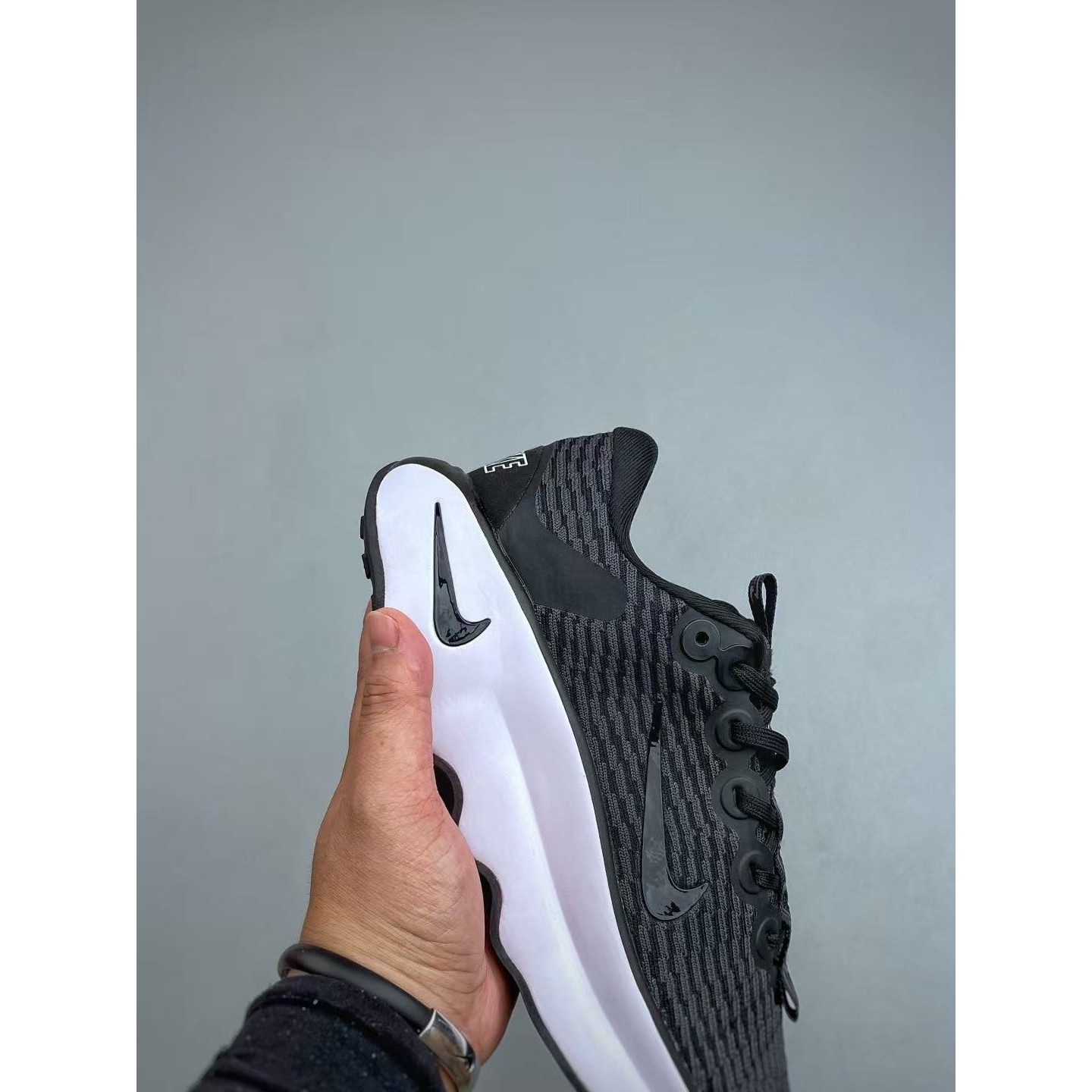 <p>Nike Motiva Pale Ivory Amber Brown 休闲运动慢跑鞋(黑)</p>