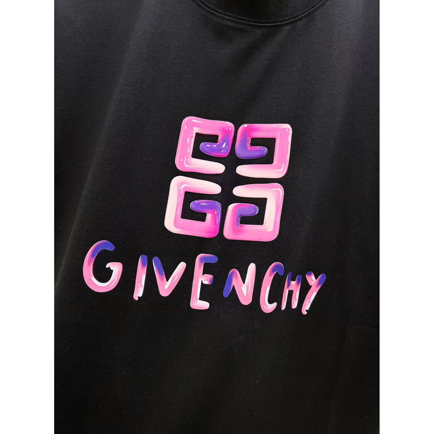 <p>Givenchy 美式潮牌渐变立体胶印圆领T恤(黑)</p>