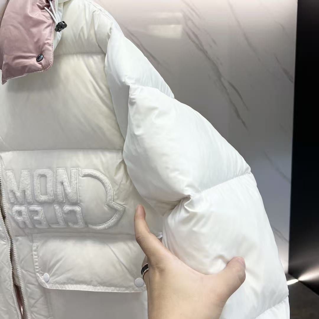 <p>MONCLER Abbaye面包服漆面尼龙女士羽绒服(白粉色)</p>