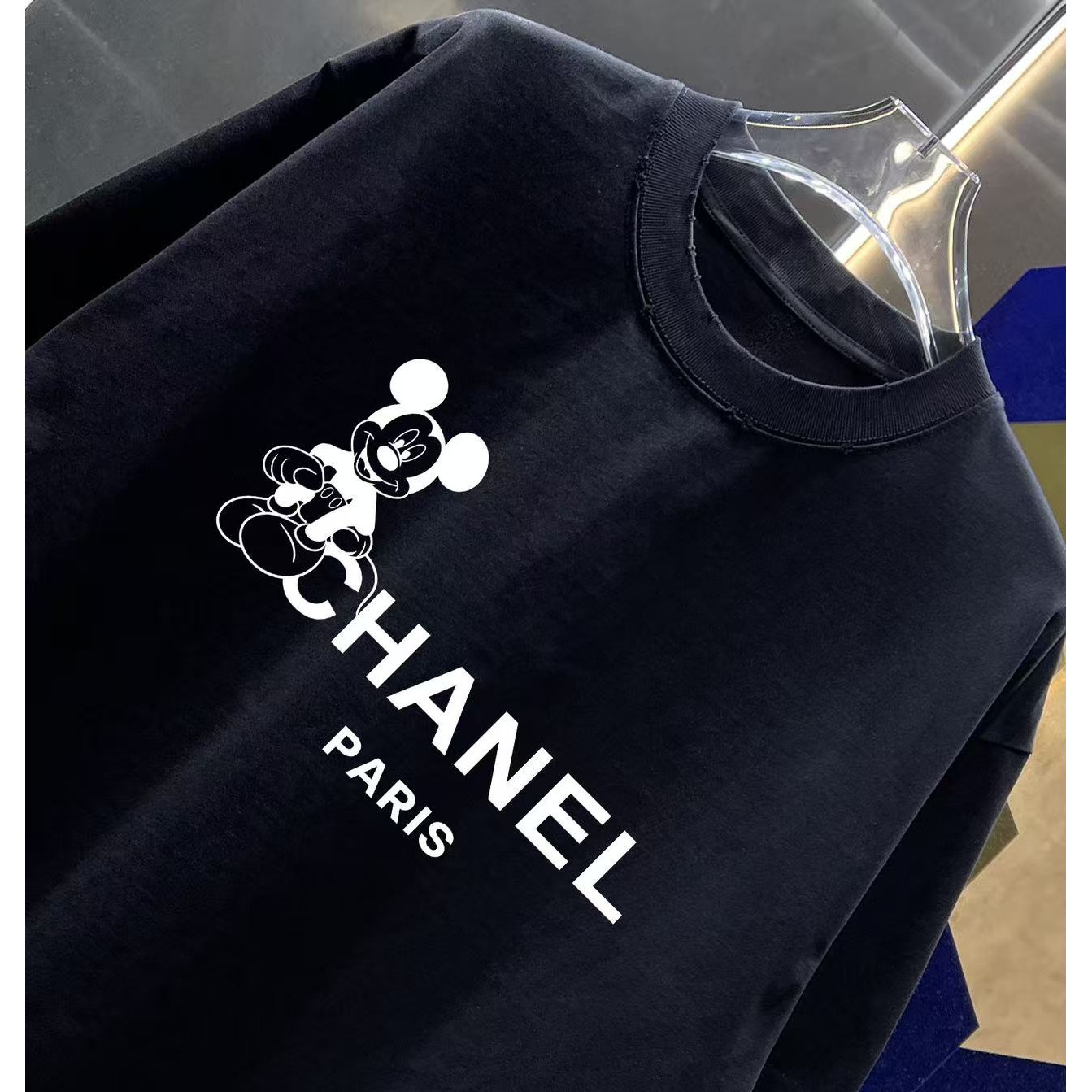 <p>CHANEL 洗水磨破短袖T恤(洗水黑)</p>