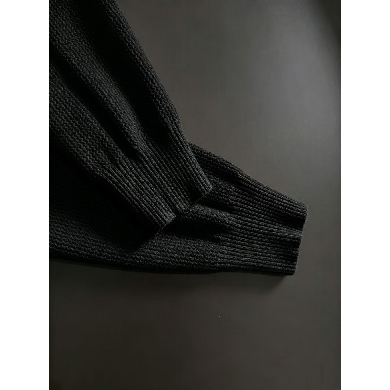 <p>GUCCI&nbsp;高品质男士毛衣(黑)</p>