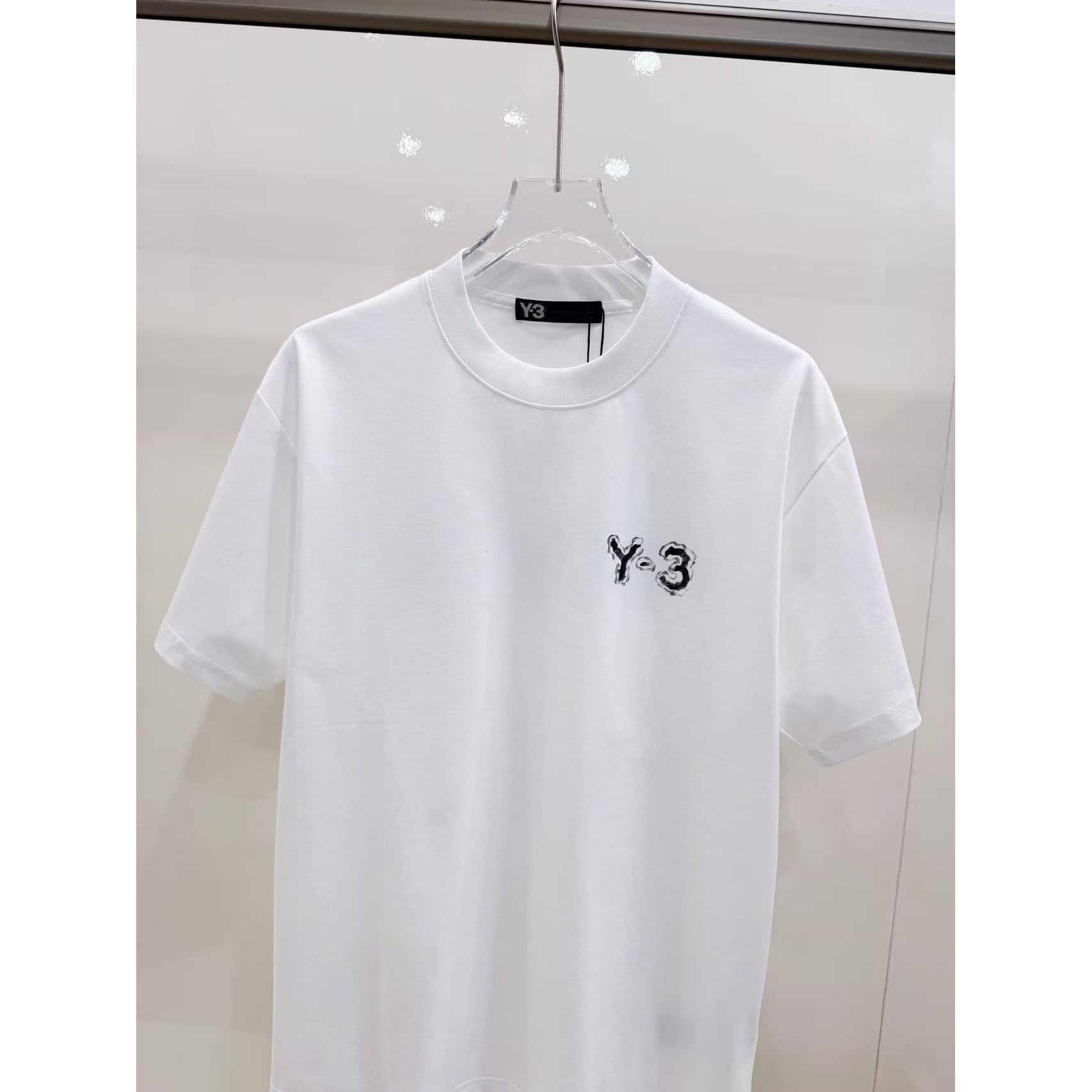<p>Y-3 短袖圆领T恤(白)</p>