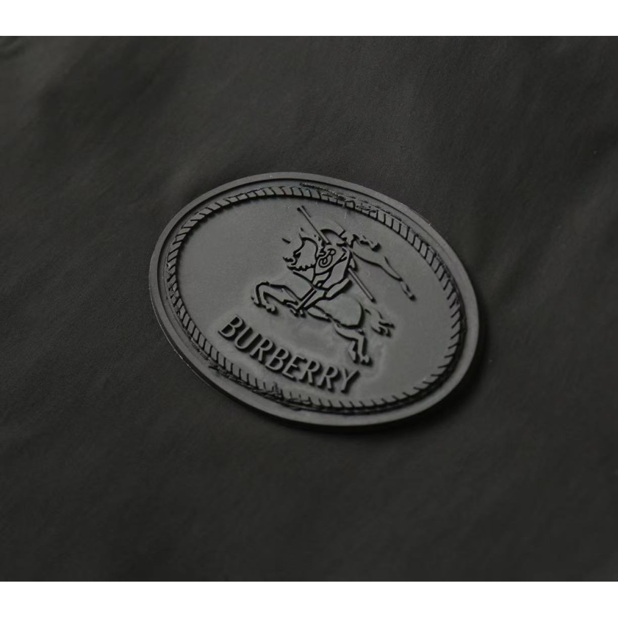 <p>BURBERRY&nbsp;男士夹克外套(黑)</p>