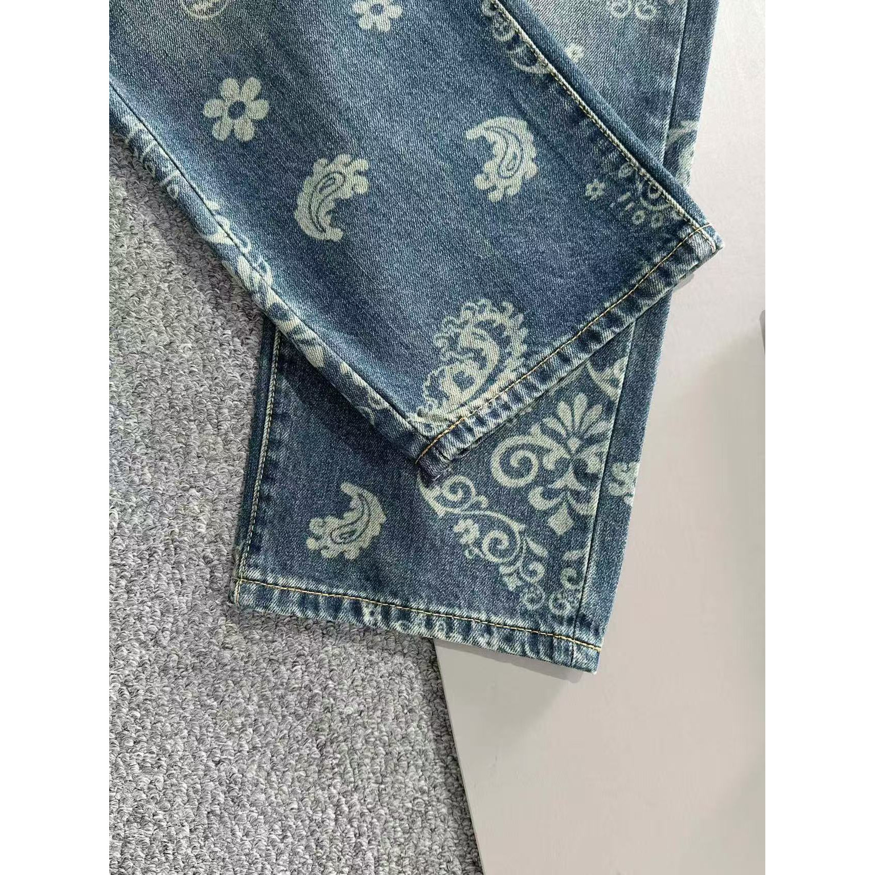<p>CHROME HEARTS 四季款经典牛仔裤直筒长裤(藍)</p>