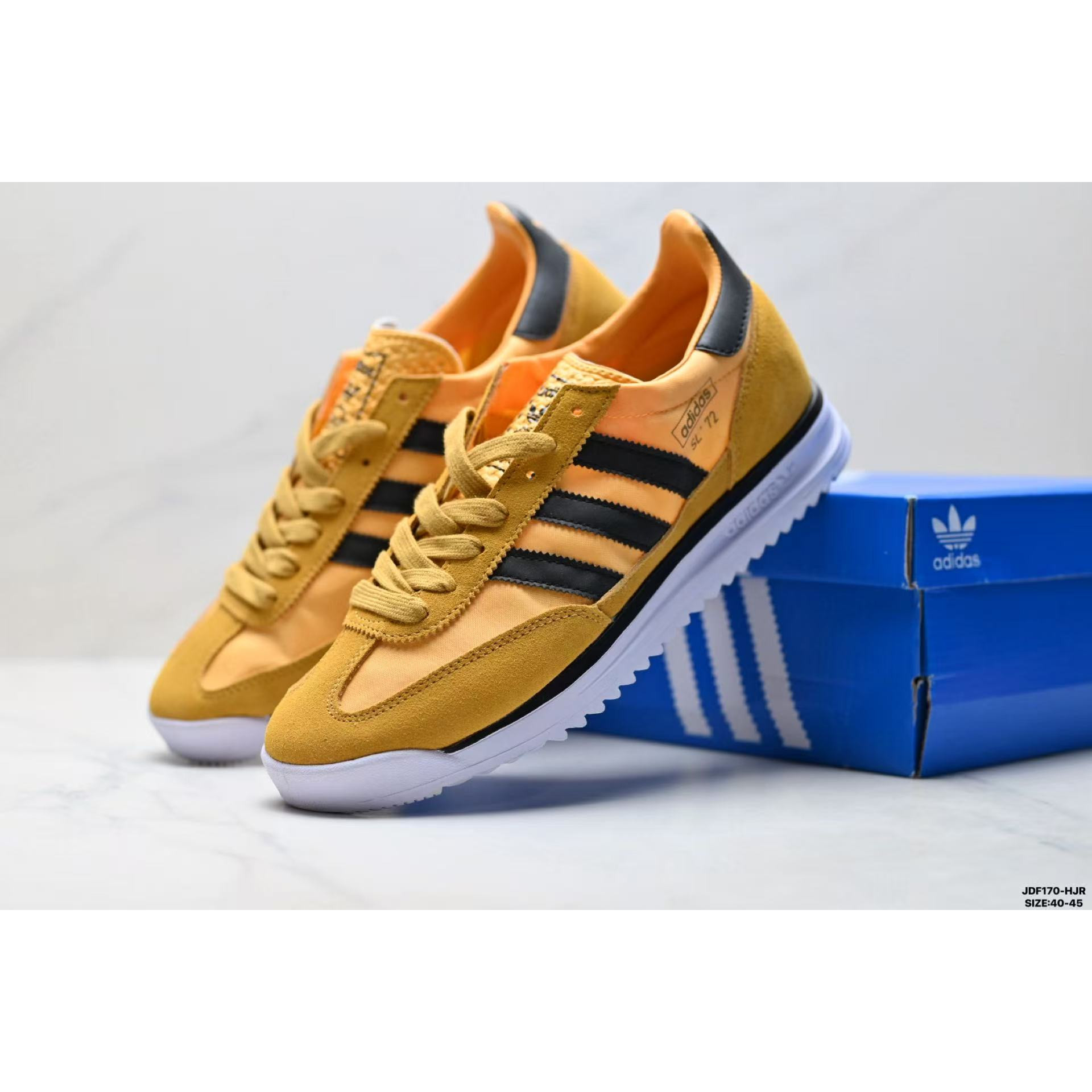 <p>全色 Adidas 复古休闲运动鞋</p>
