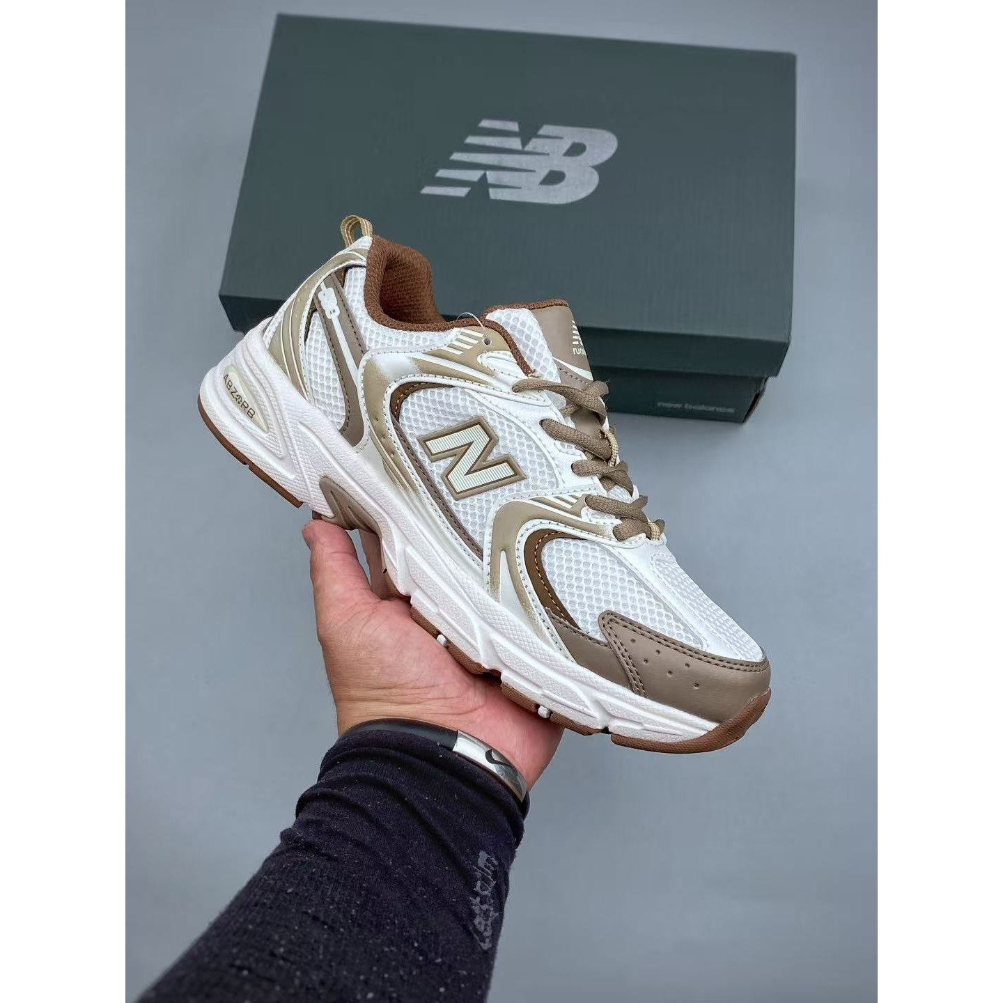<p>New Balance NB530 复古透气跑步鞋</p>