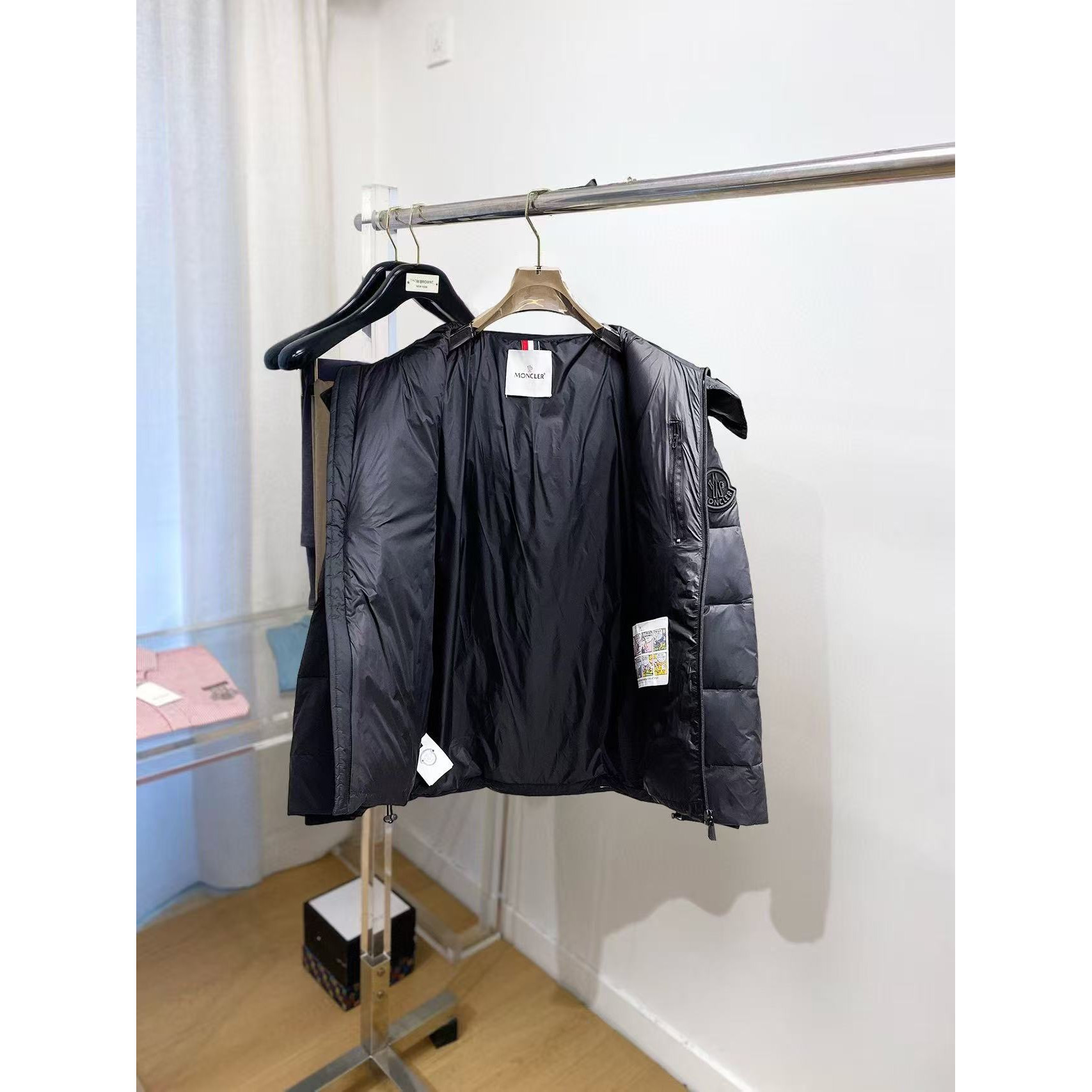 <p>MONCLER&nbsp;秋冬新款羽绒服(黑)&nbsp;</p>