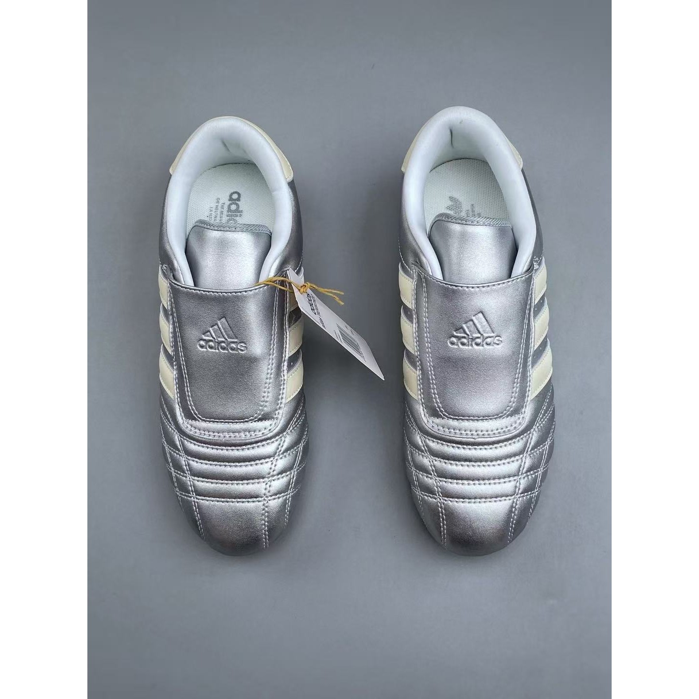 <p>Adidas TEAKWONDO M 训练鞋(銀)</p>