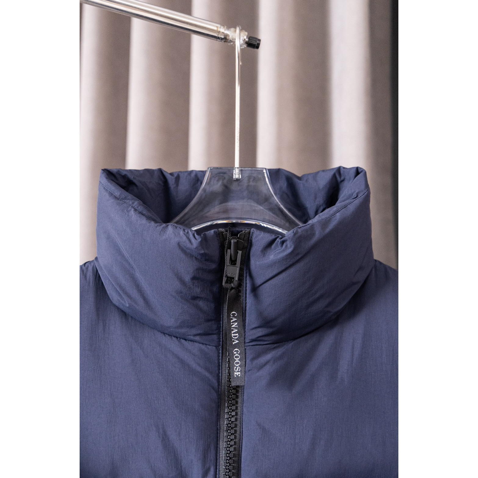 <p>Canada Goose Lawrence 系列2802立领羽绒服(军绿)</p>