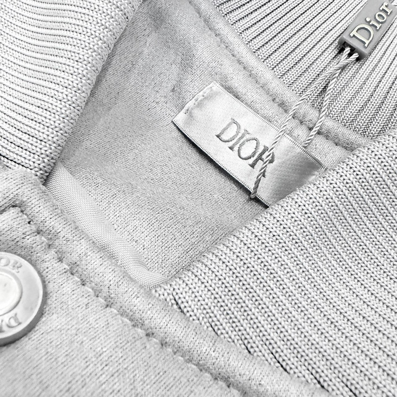 <p>Dior 棒球外套(白)</p>
