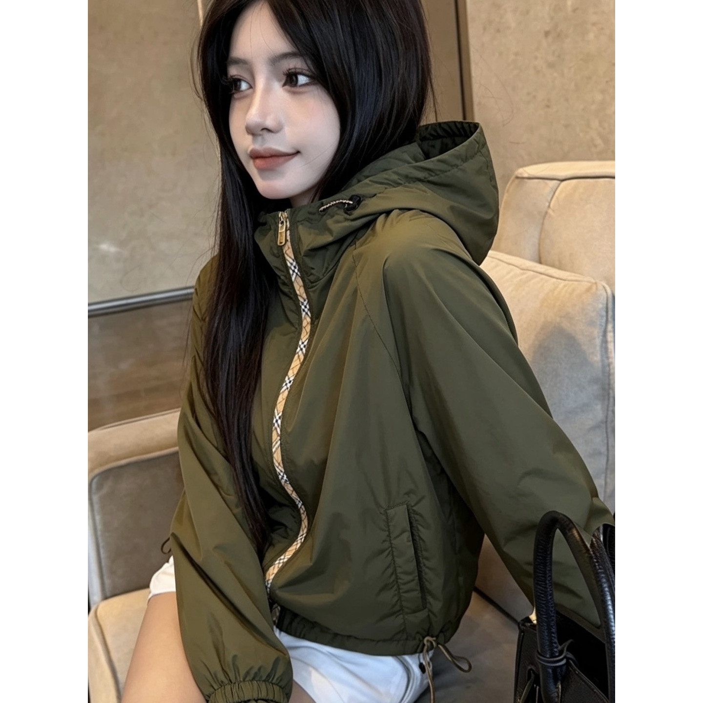 <p>Burberry 硅胶印章尼龙连帽外套(雙面穿)</p>
