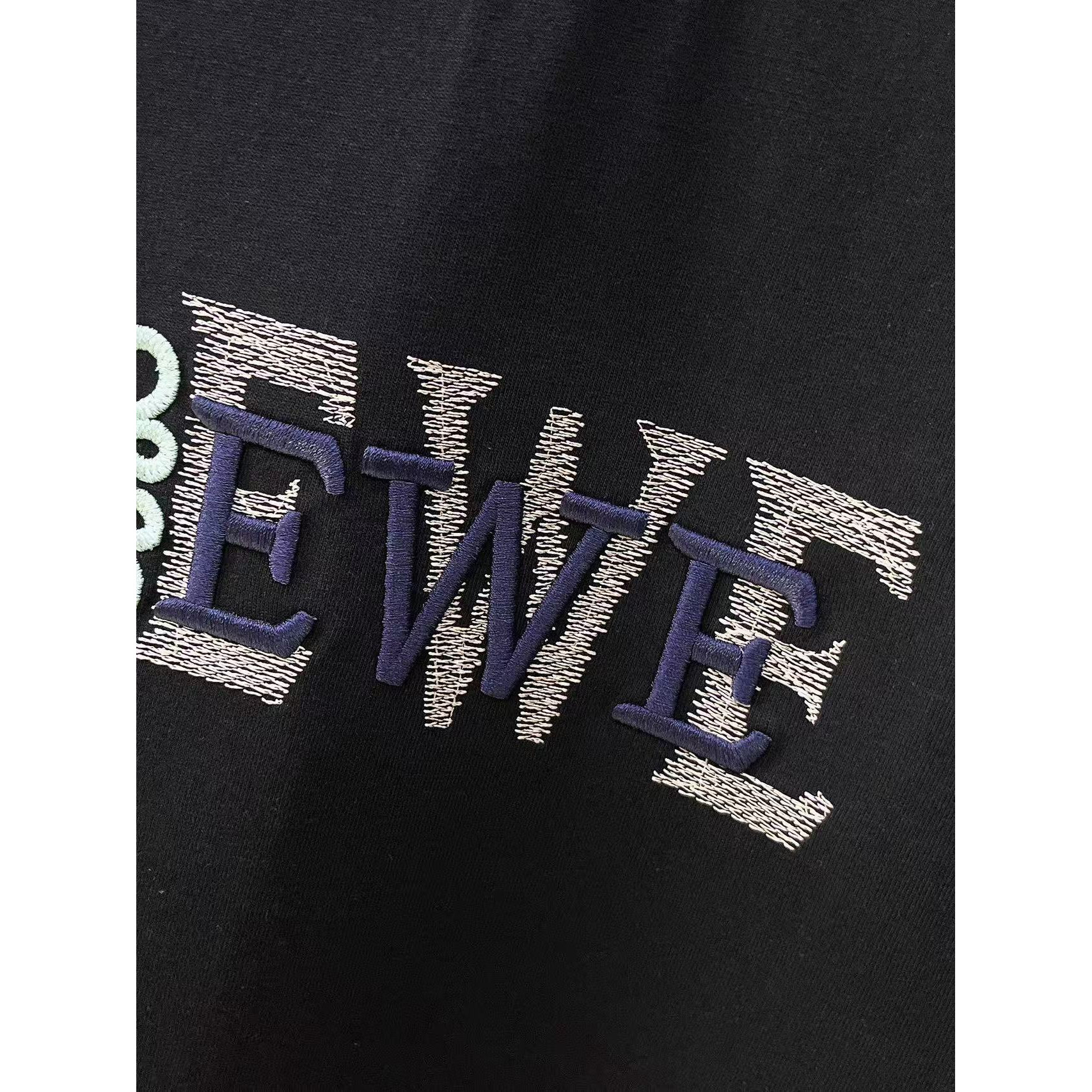 <p>LOEWE 专柜新款短袖T恤(黑)</p>