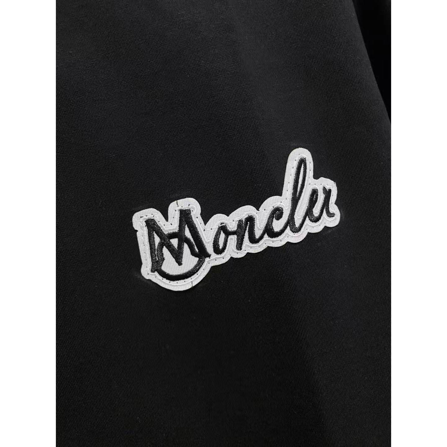 <p>MONCLER 太空棉卫衣(黑)</p>