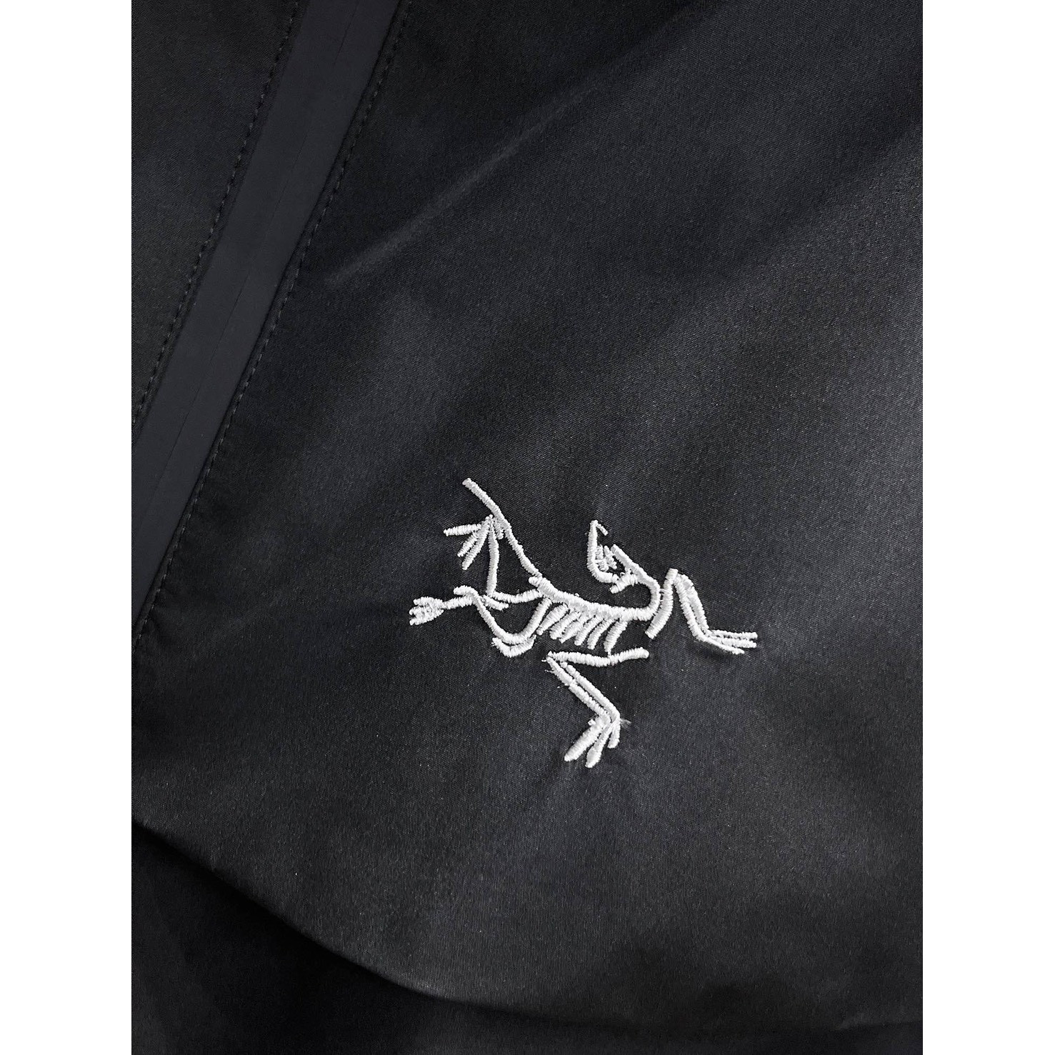 <p>Arc'teryx&nbsp;男士夹克外套(黑)</p>