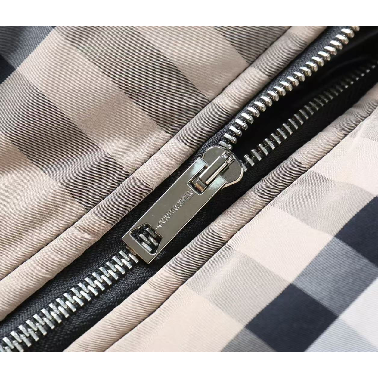 <p>BURBERRY 新款羽绒服(卡其)</p>