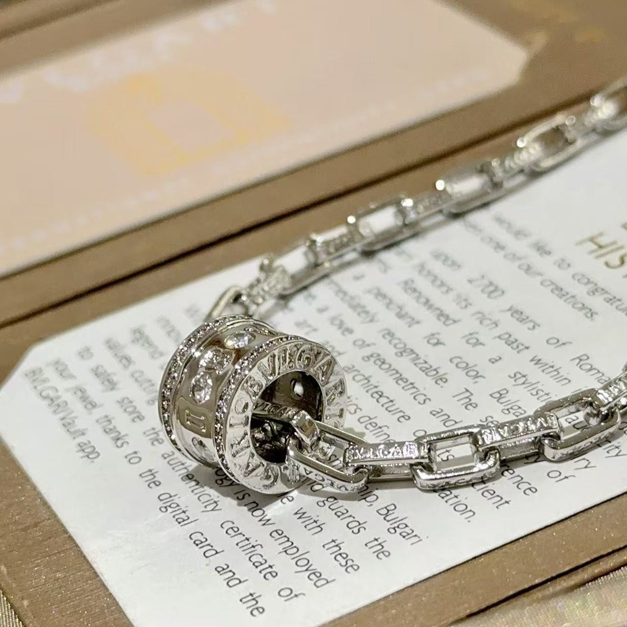 <p>BVLGARI&nbsp;项链</p>