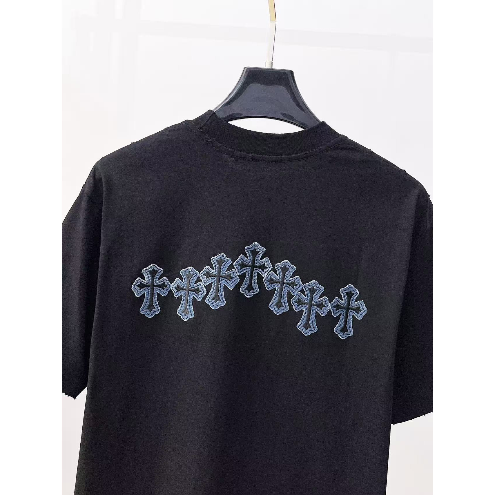 <p>CHROME HEARTS 专柜新款短袖T恤(黑)</p>
