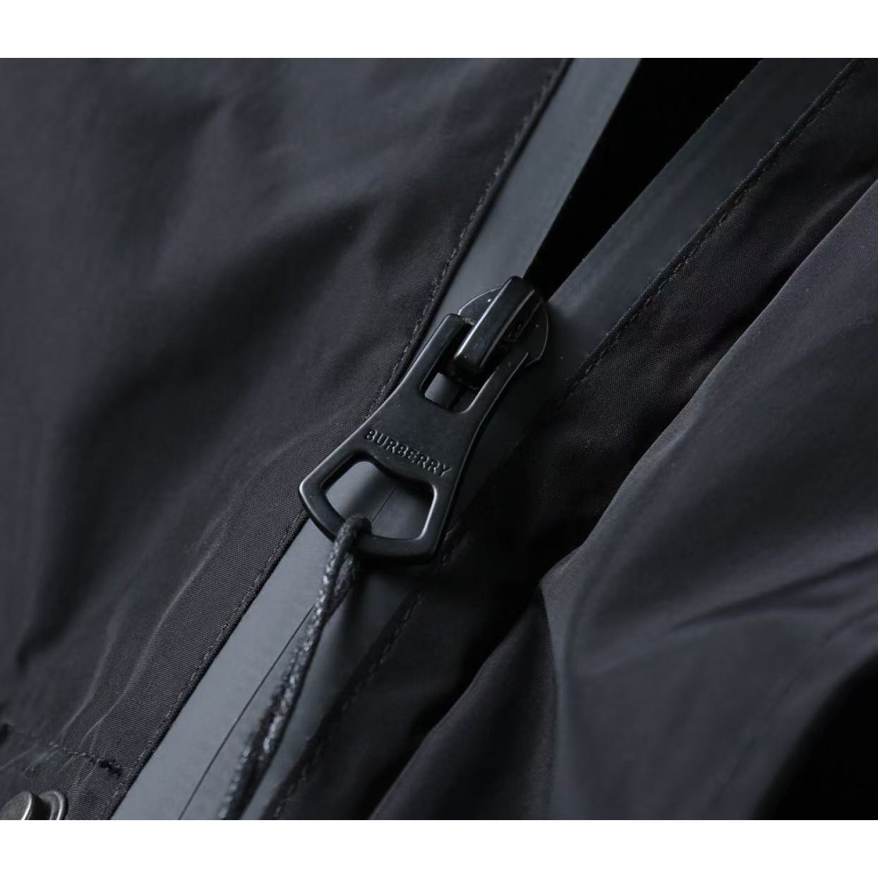 <p>BURBERRY 男士夹克外套(800823)</p>