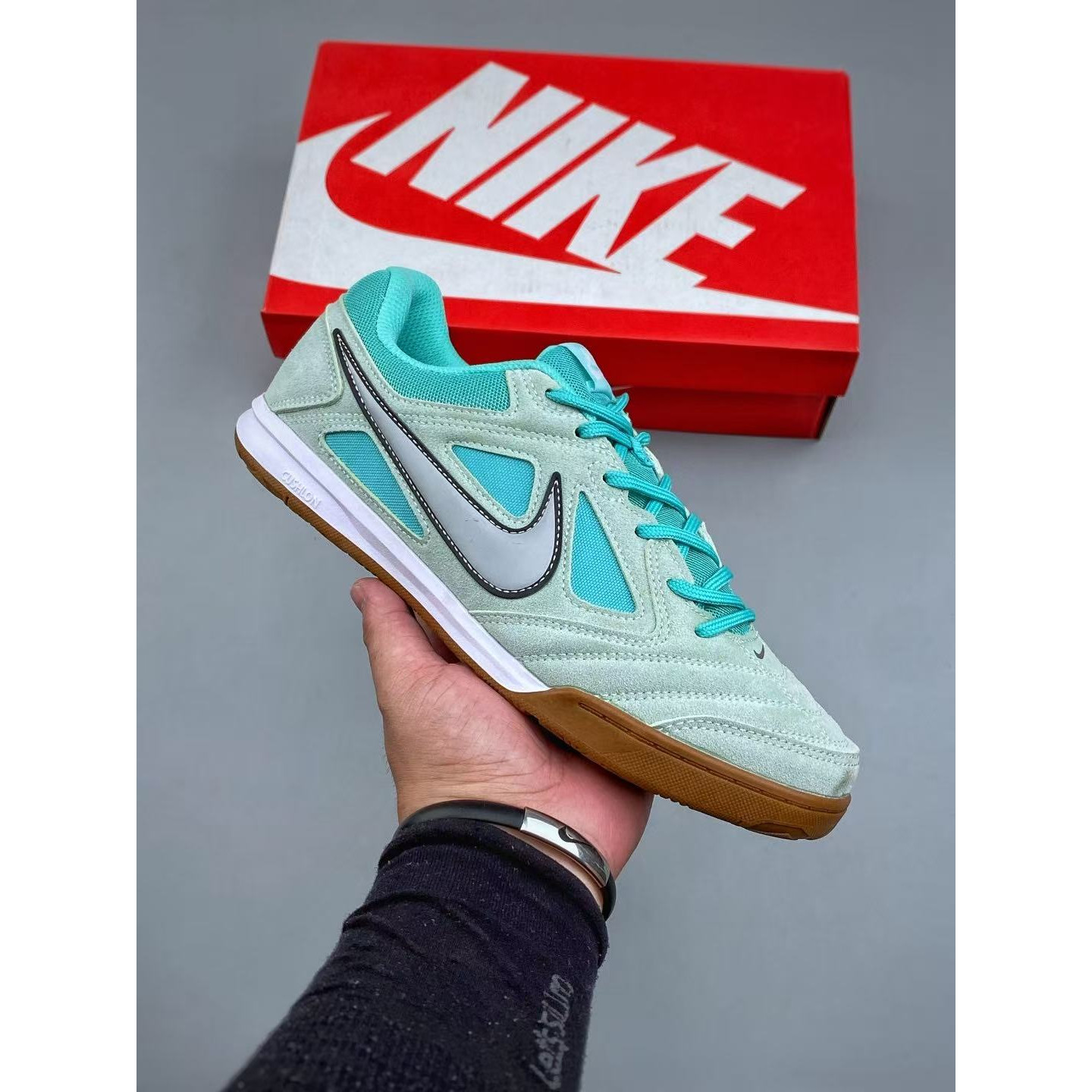 <p>NIKE GATO 低帮生活休闲鞋&nbsp;</p>