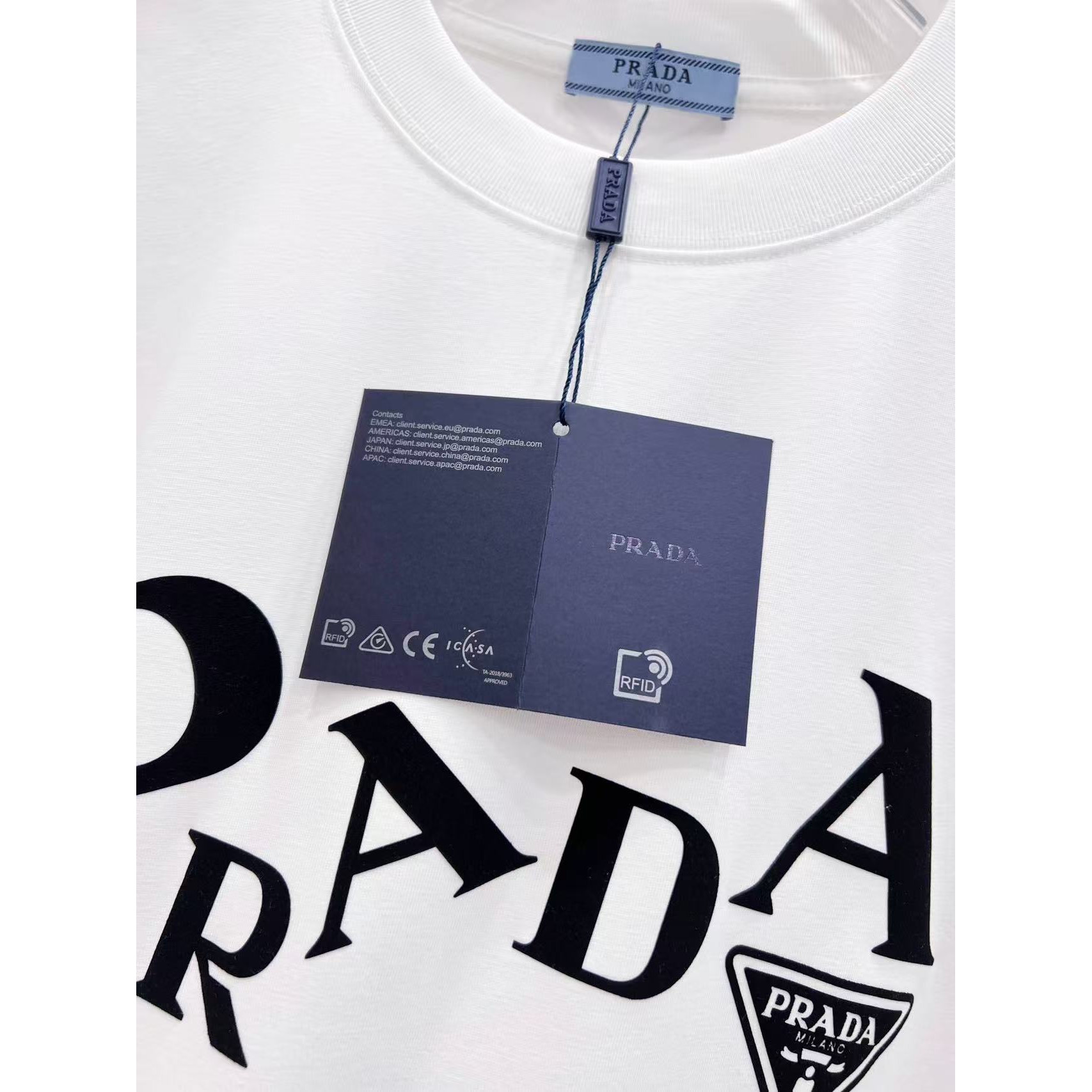 <p>PRADA&nbsp;短袖圆领T恤(白)</p>