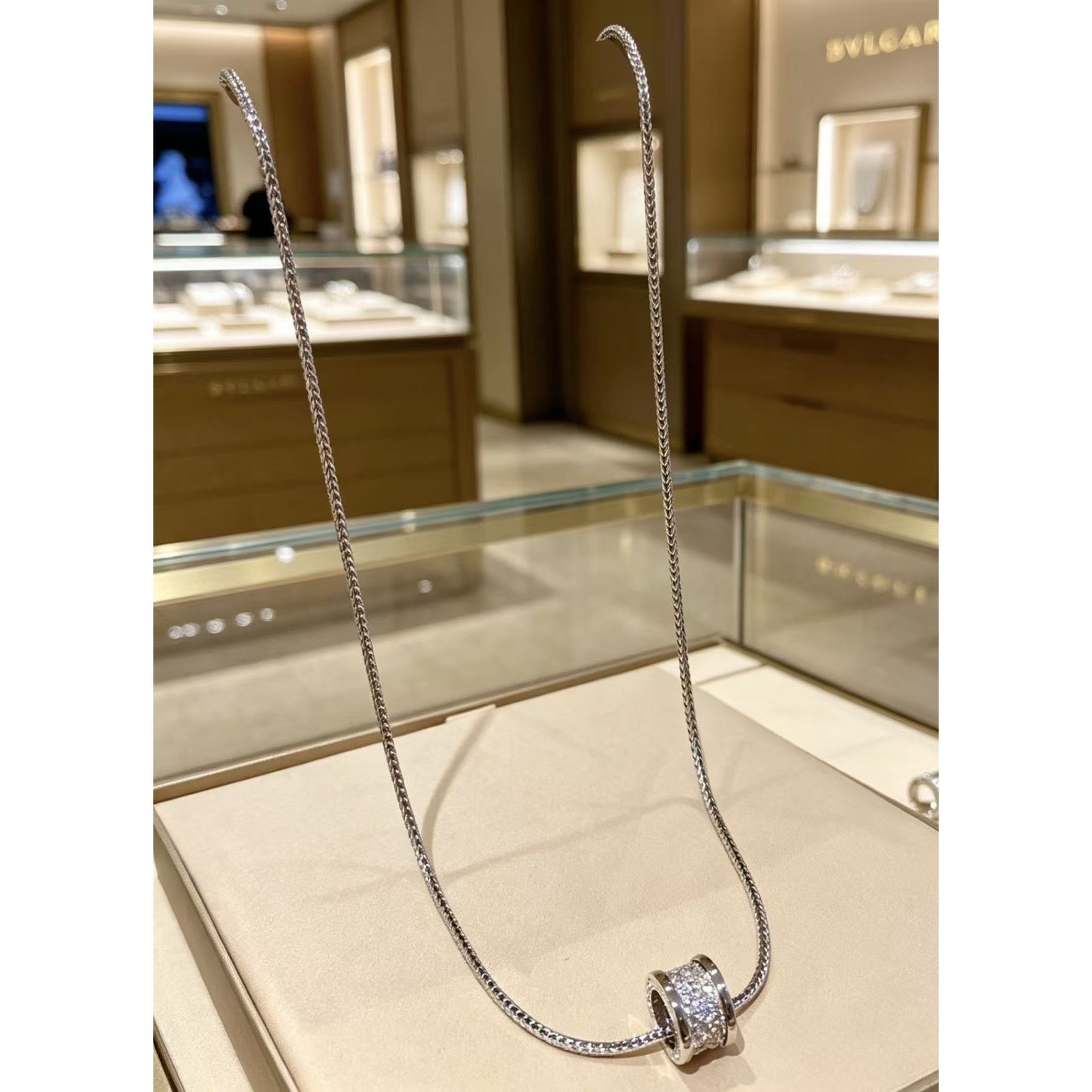 <p>BVLGARI&nbsp;项链</p>