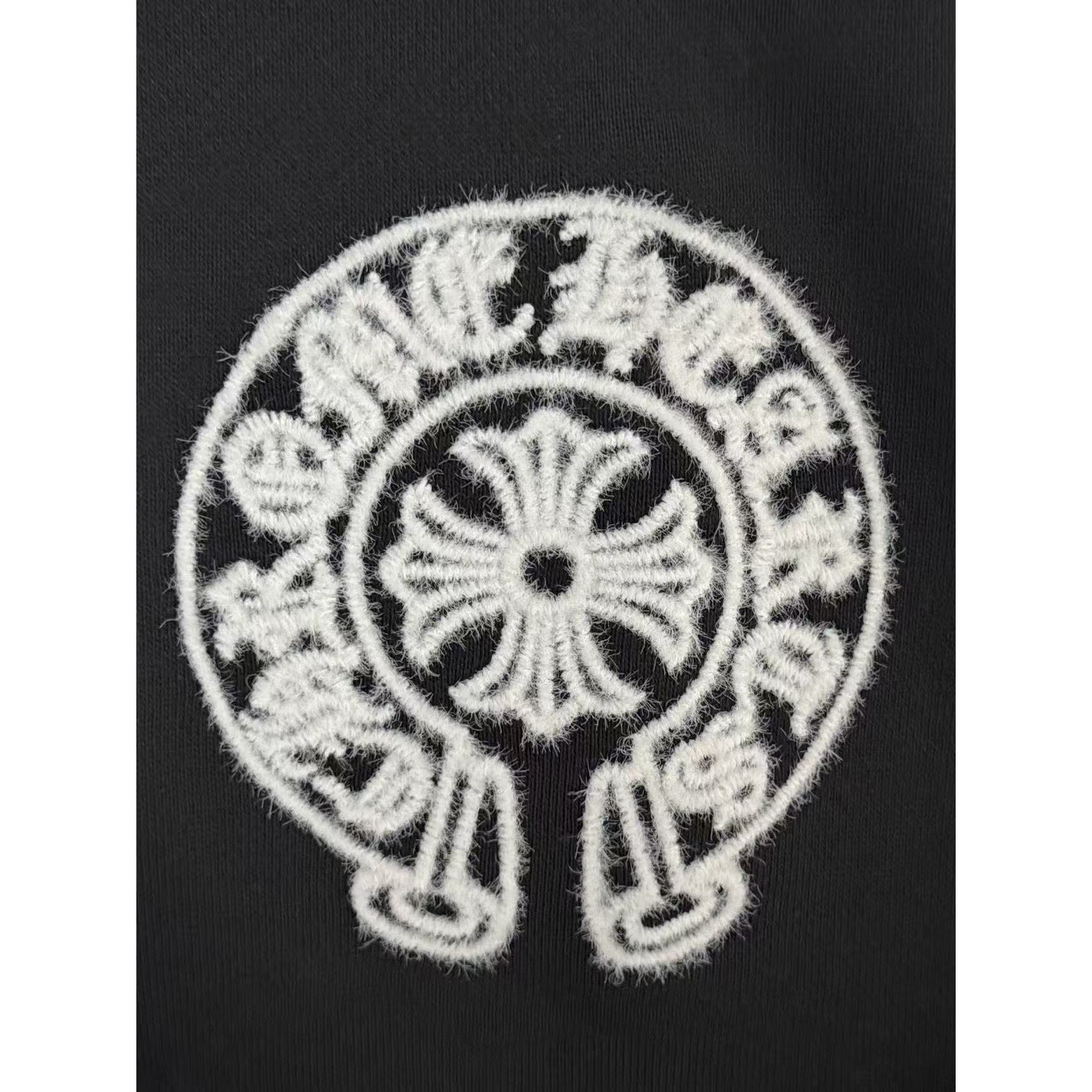 <p>CHROME HEARTS&nbsp;圆领卫衣(黑)</p>