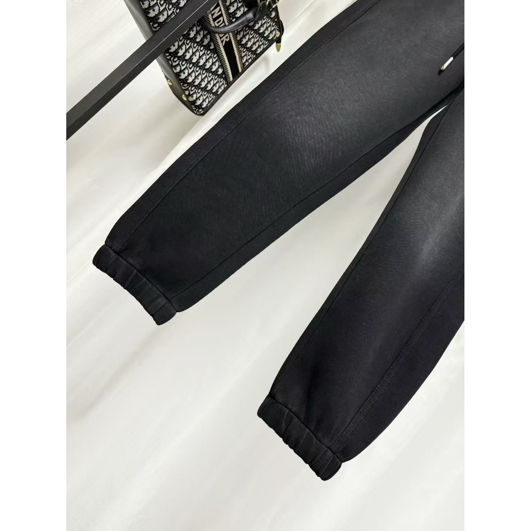<p>Chrome Hearts 休闲长裤(黑)</p>