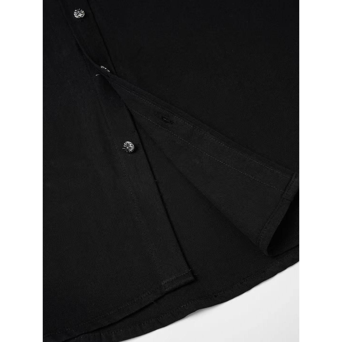 <p>CHROME HEARTS Vintage火焰拼皮工装长袖衬衫(黑)</p>