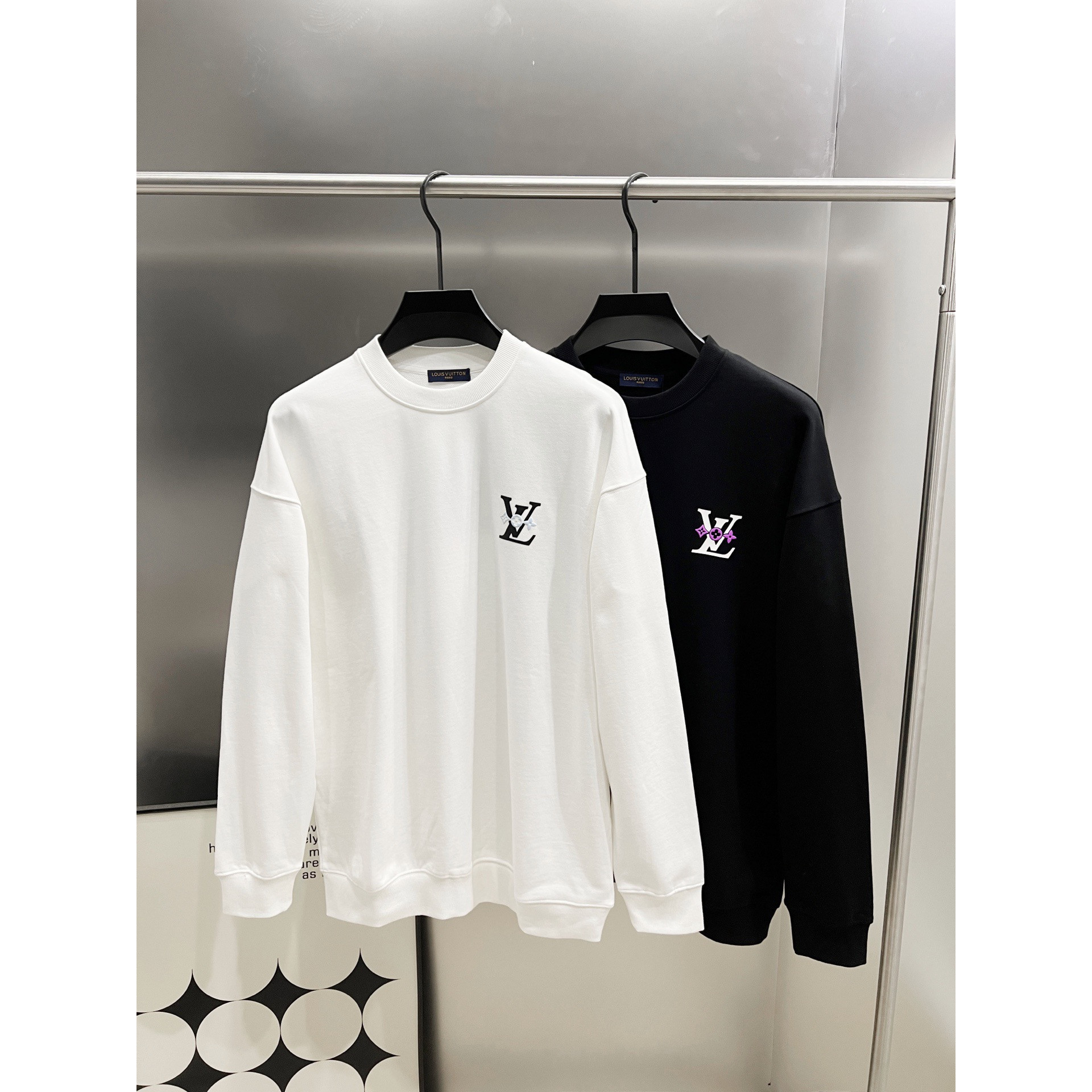 <p>LV 圆领长袖卫衣(白)</p>