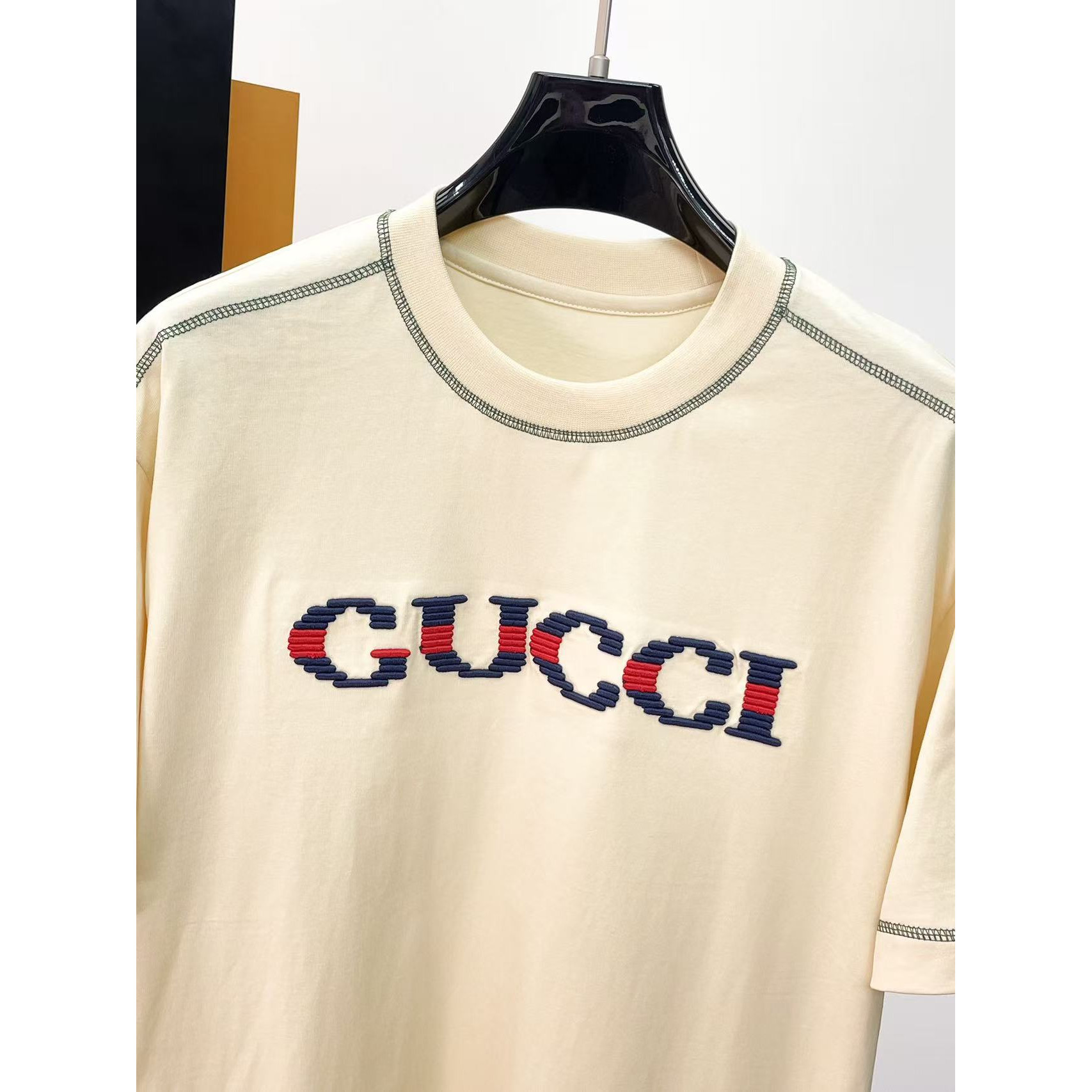 <p>GUCCI 专柜新款短袖T恤(卡其)</p>
