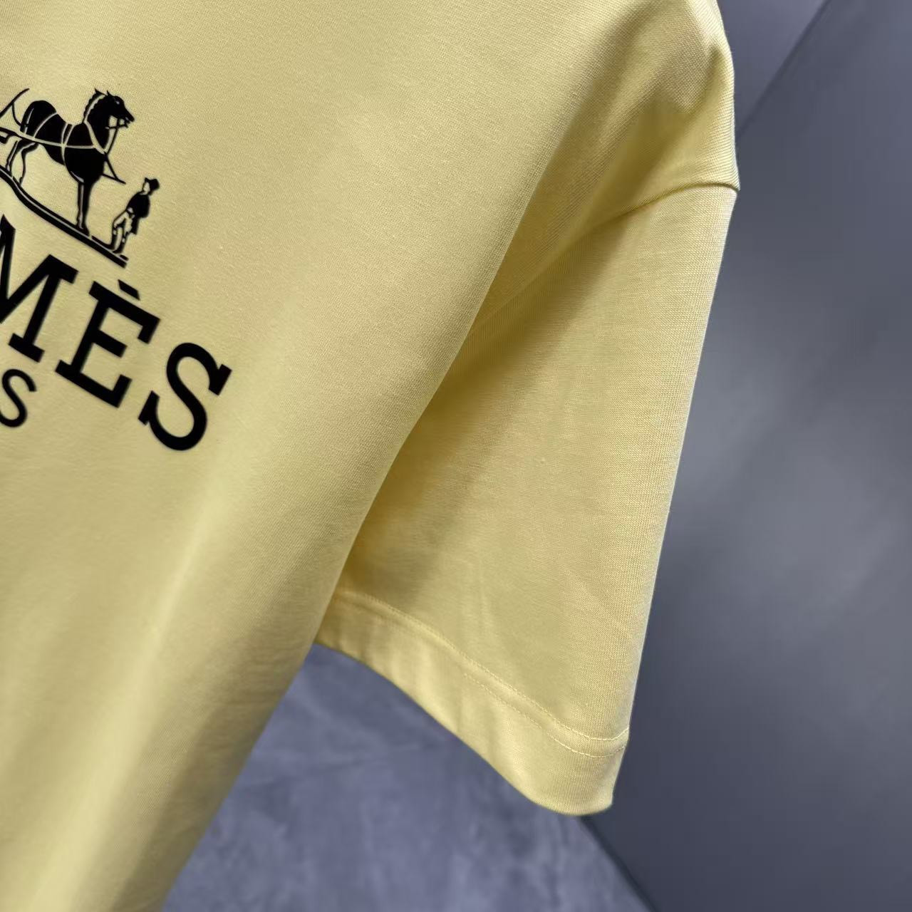 <p>HERMES 短袖T恤(黃)</p>
