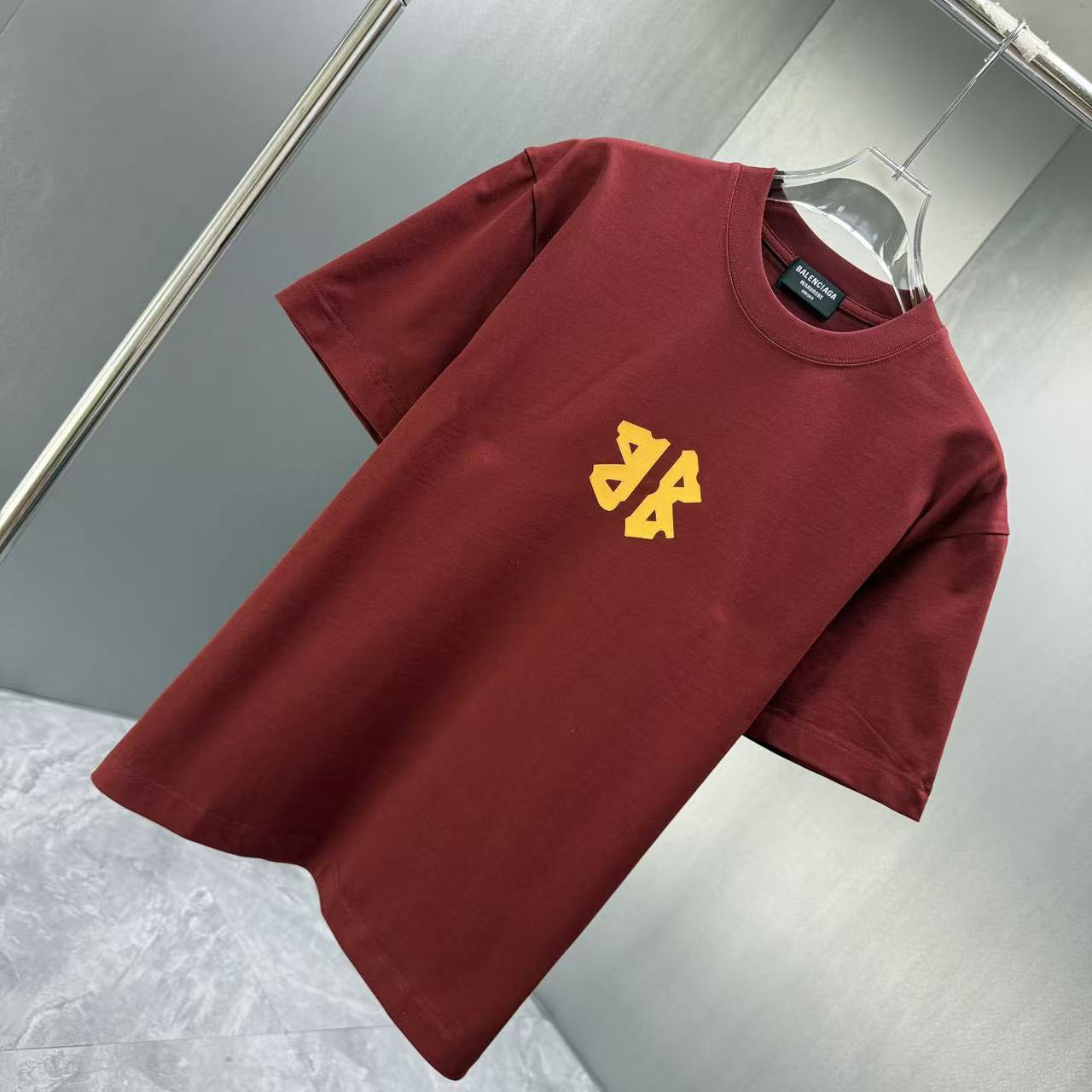 <p>Balenciaga 短袖T恤(紅)</p>