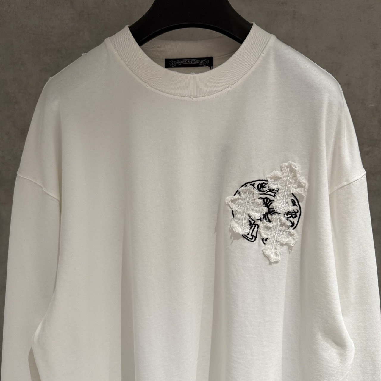 <p>CHROME HEARTS&nbsp;长袖T恤(白B21)</p>