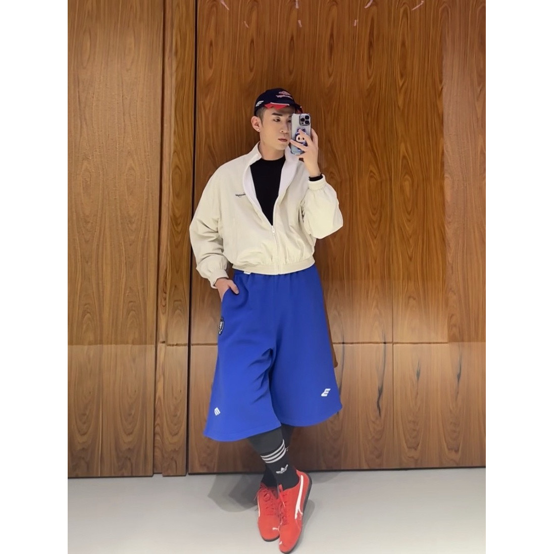 <p>Balenciaga Football系列七分休闲裤(藍)</p>