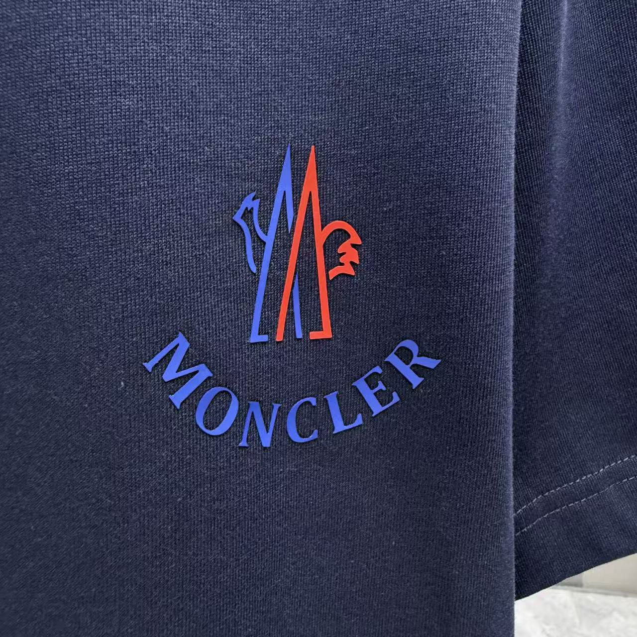 <p>Moncler 短袖T恤(深藍)</p>