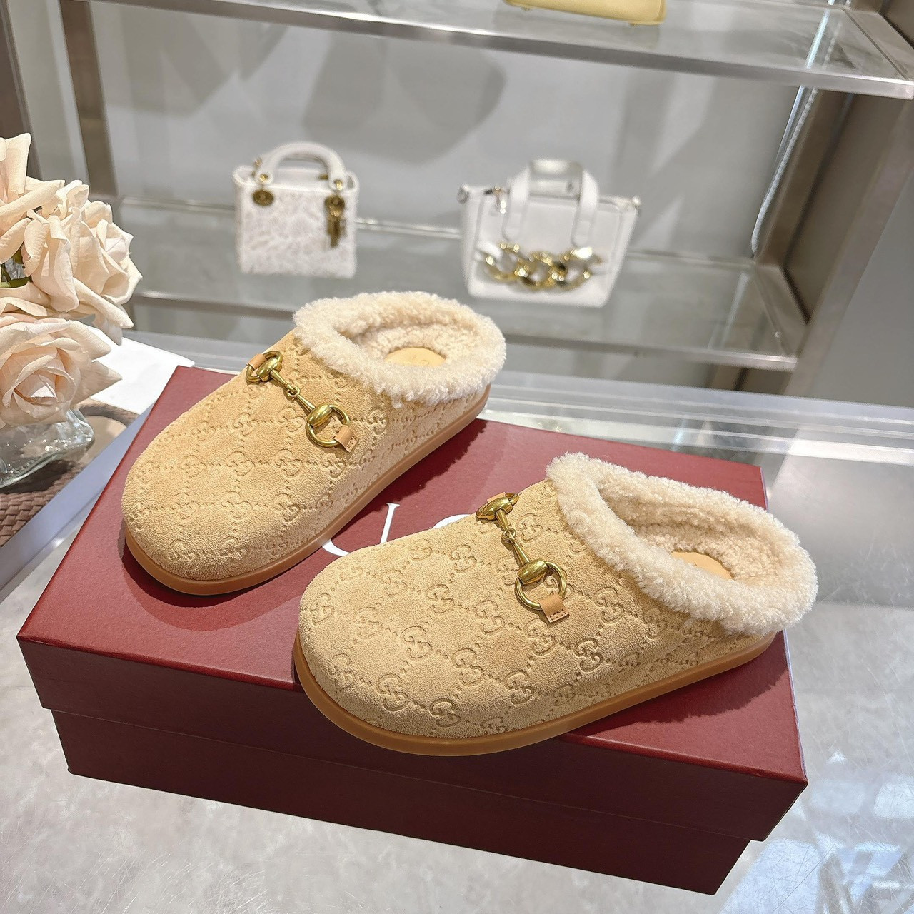 <p>GUCCI 穆勒羊毛拖鞋</p>