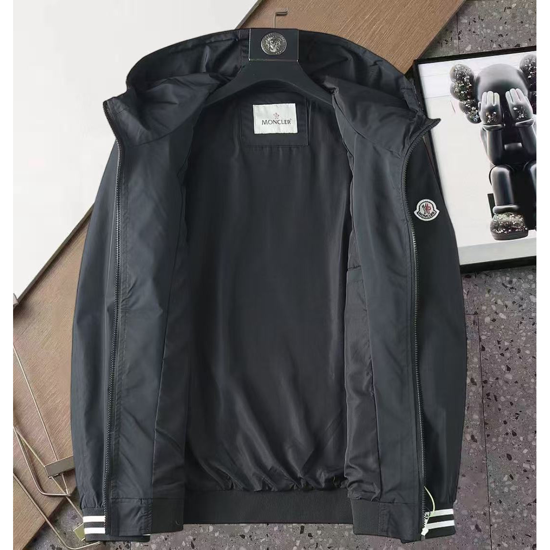 <p>MONCLER 男士夹克外套(黑)</p>