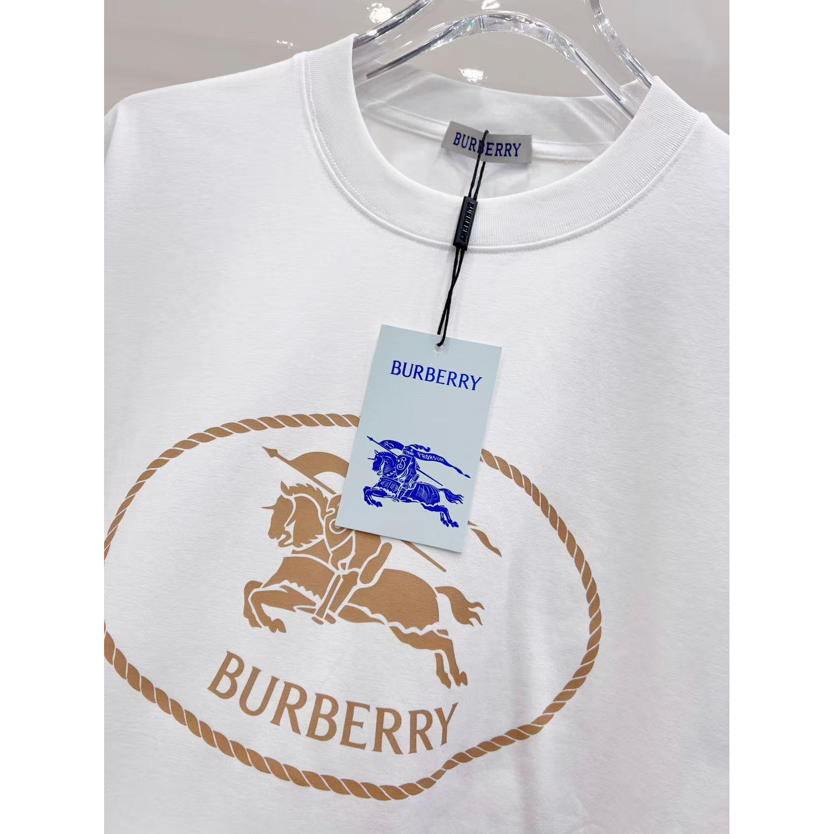 <p>BURBERRY 战马字母短袖t恤(白)&nbsp;</p>