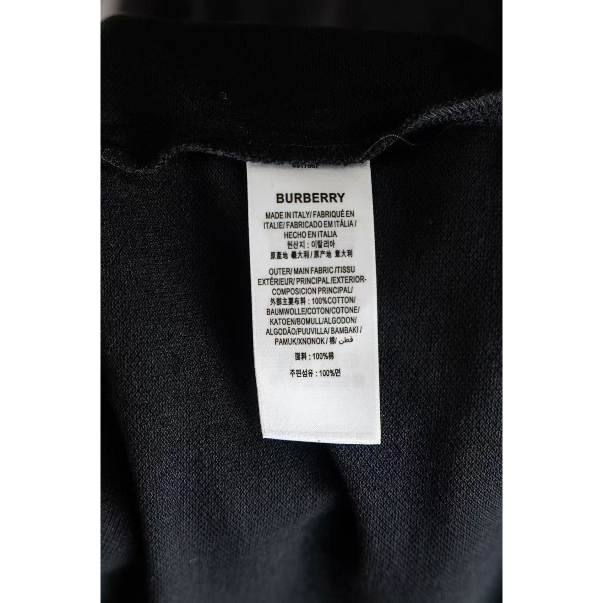 <p>BURBERRY 胸口战马微标刺绣衫(黑B005)</p>