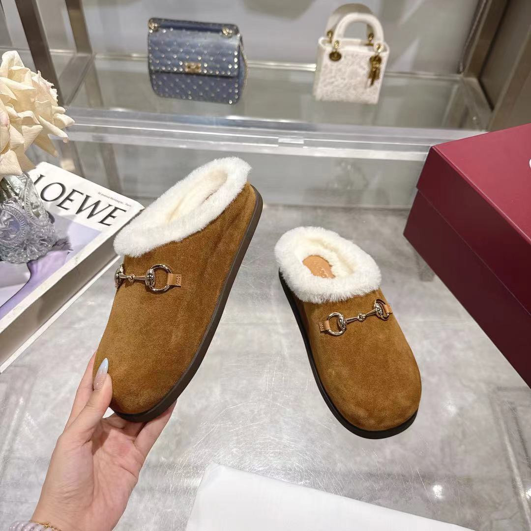 <p>GUCCI 穆勒羊毛拖鞋</p>