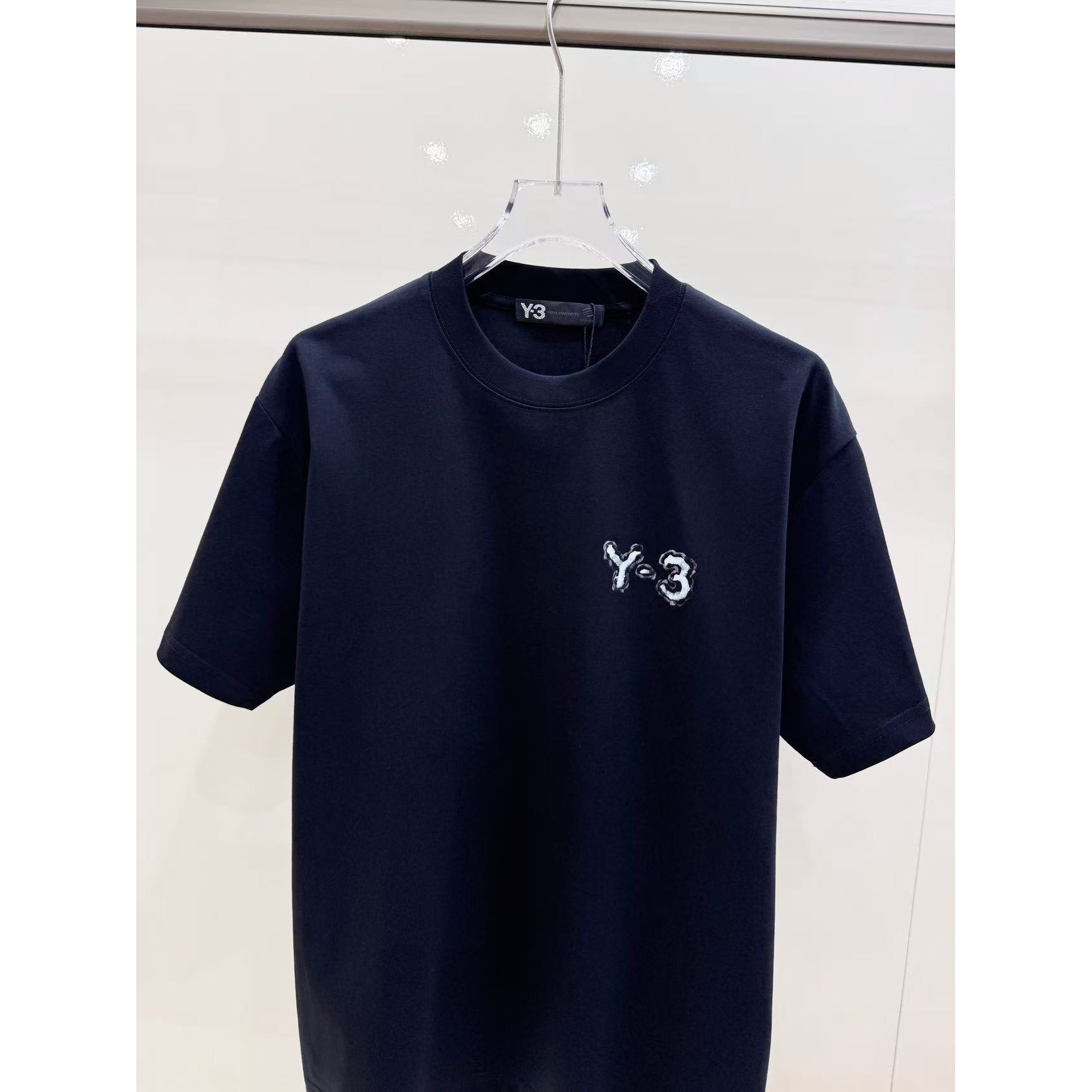 <p>Y-3 短袖圆领T恤(黑)</p>
