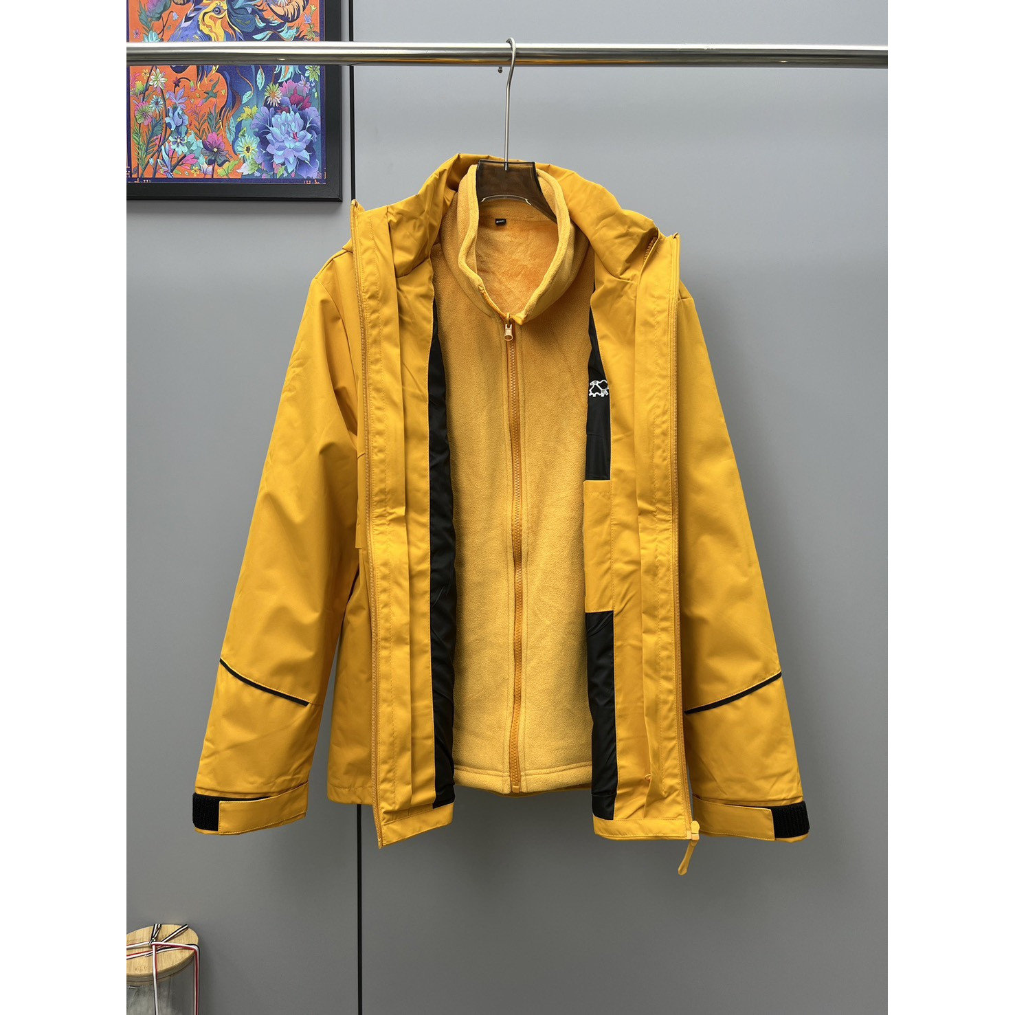 <p>KOLON SPORT KR系列冲锋衣外套(炽黄)</p>