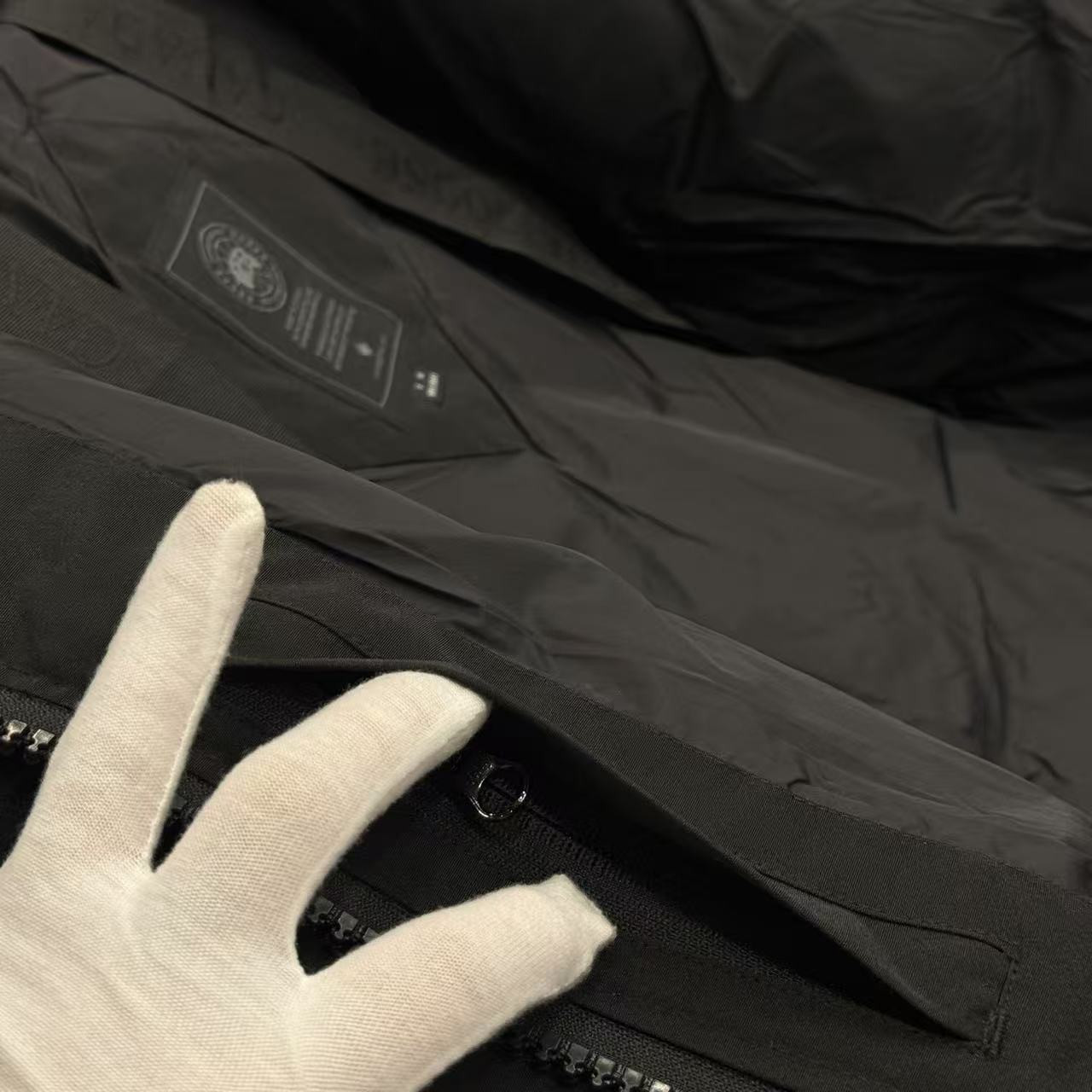 <p>Canada Goose Shelburn*派克大衣羽绒服(黑色黑標)</p>