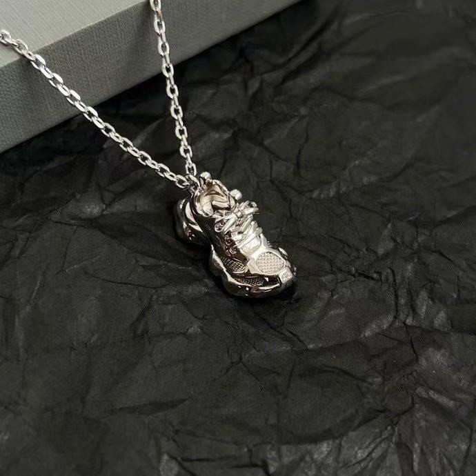 <p>Balenciaga 项链</p>